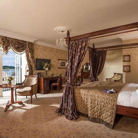 Lough Erne Resort Enniskillen Eksteriør bilde A bedroom at the hotel