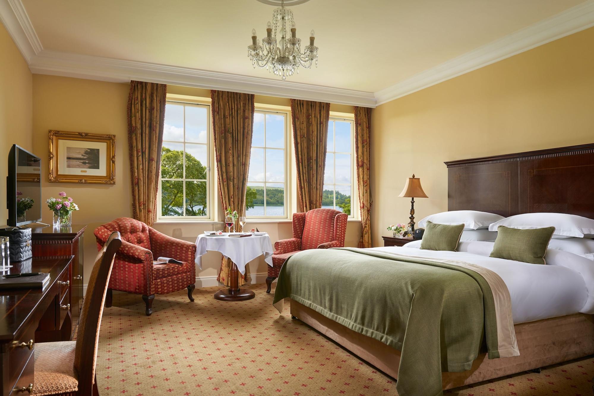 Lough Erne Resort Enniskillen Eksteriør bilde A bedroom at the Killarney International Hotel