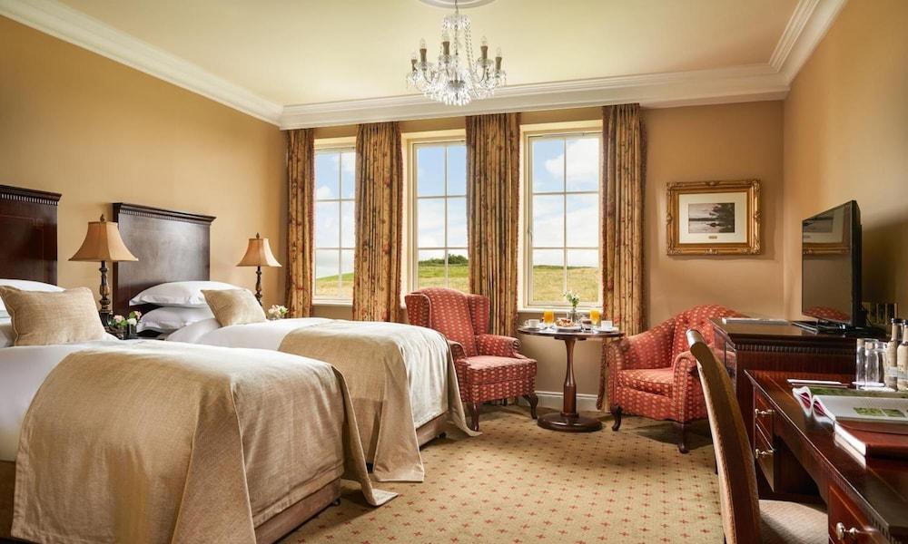 Lough Erne Resort Enniskillen Eksteriør bilde A guest room at The Lodge at Sea Island