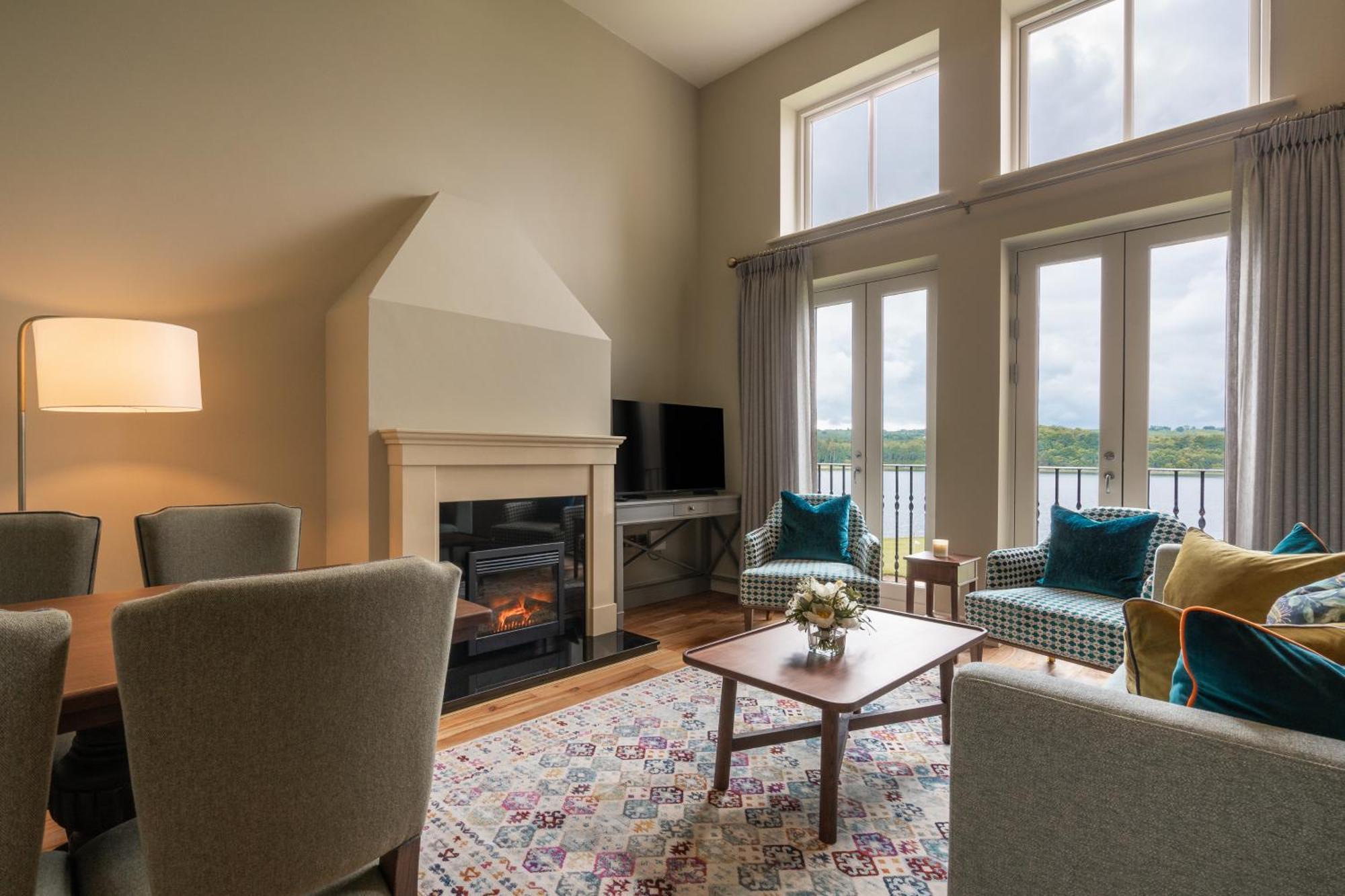 Lough Erne Resort Enniskillen Eksteriør bilde A living room at the Inn at the Opera