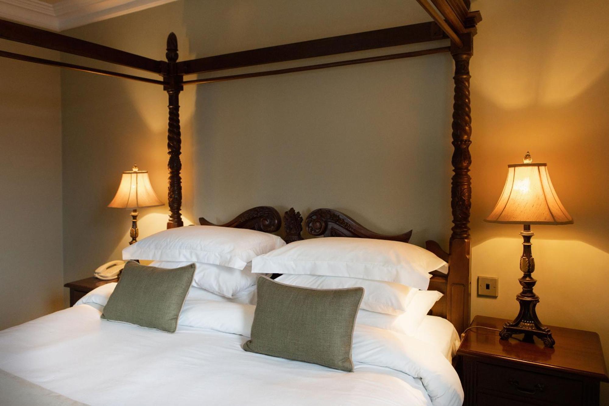 Lough Erne Resort Enniskillen Eksteriør bilde A bedroom at the hotel