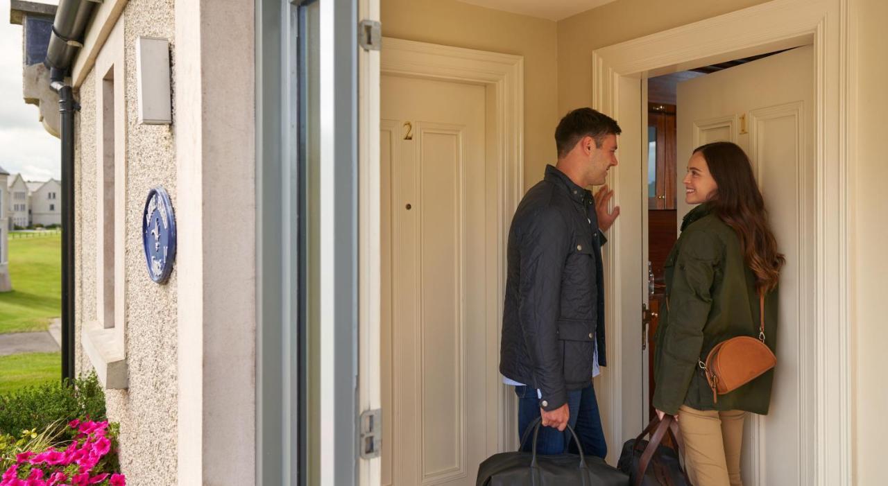 Lough Erne Resort Enniskillen Eksteriør bilde A guest being welcomed at a B&B